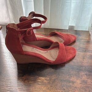 Sofft Red Suede Leather Buckle Ankle Strap Zip Wedge Summer Sandals -size 9